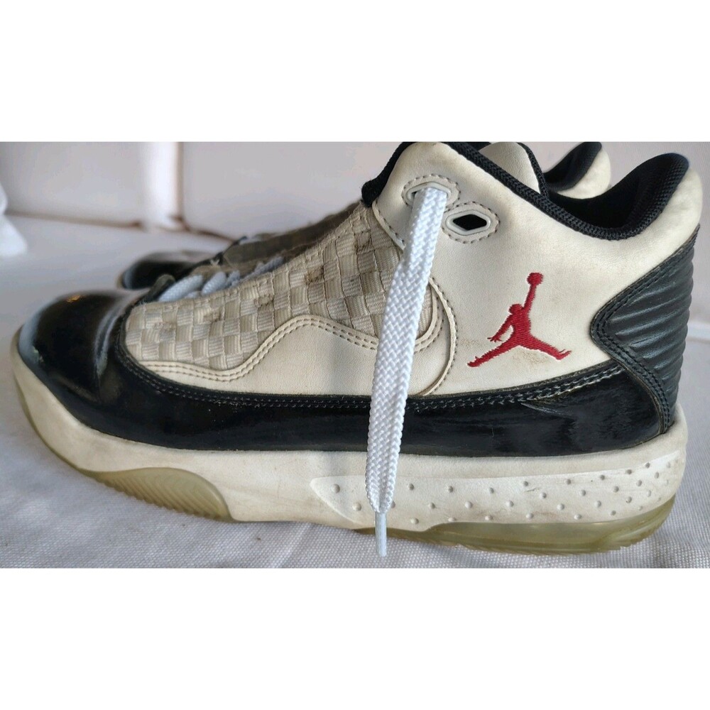 Nike Jordan Max Aura 2 Youth Size 6Y Sneakers Shoes